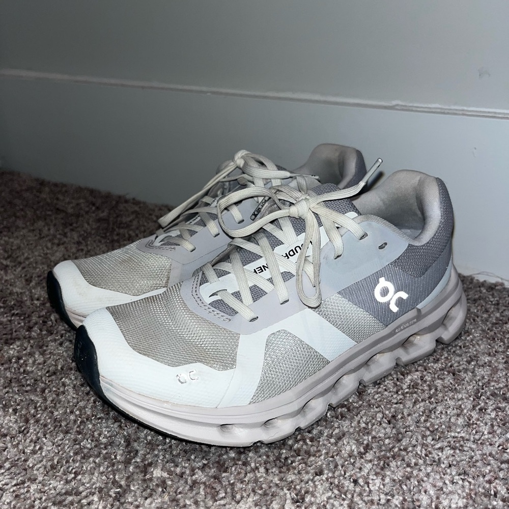 OnCloud Cloud Runners Women’s Size 7 Barely Worn White